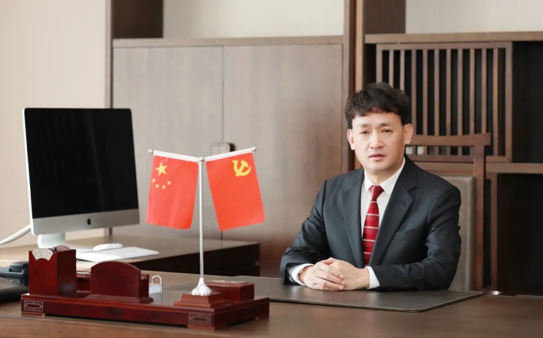 雙雙獲獎 喜事連連｜ 花花牛乳業(yè)集團榮獲“河南省知名品牌”獎，董事長關曉彥榮膺“2022年度品牌人物”