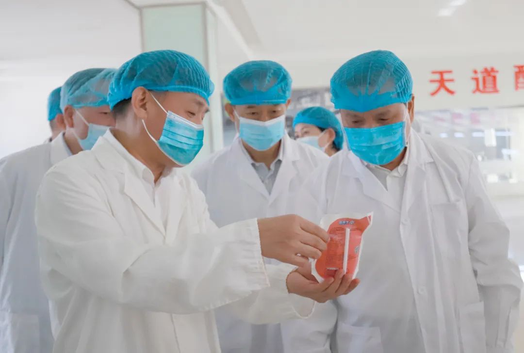 快訊丨河南省人民政府副省長武國定蒞臨花花牛乳業(yè)集團瑞亞牧業(yè)調(diào)研奶源基地建設情況