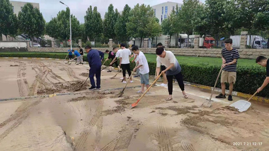 微光匯聚、風雨同舟，我們一起扛！