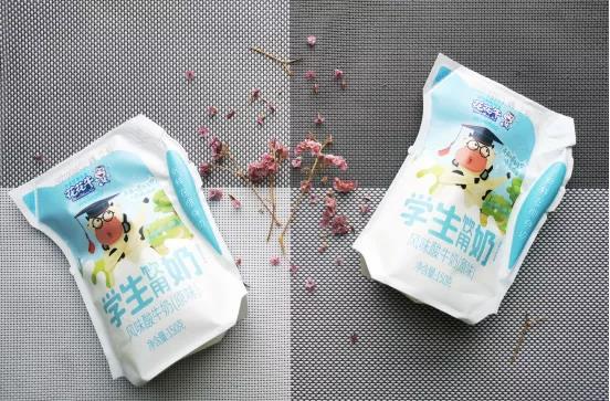 花花牛首款愛克林低溫學(xué)生飲用酸牛奶上市啦?。?！