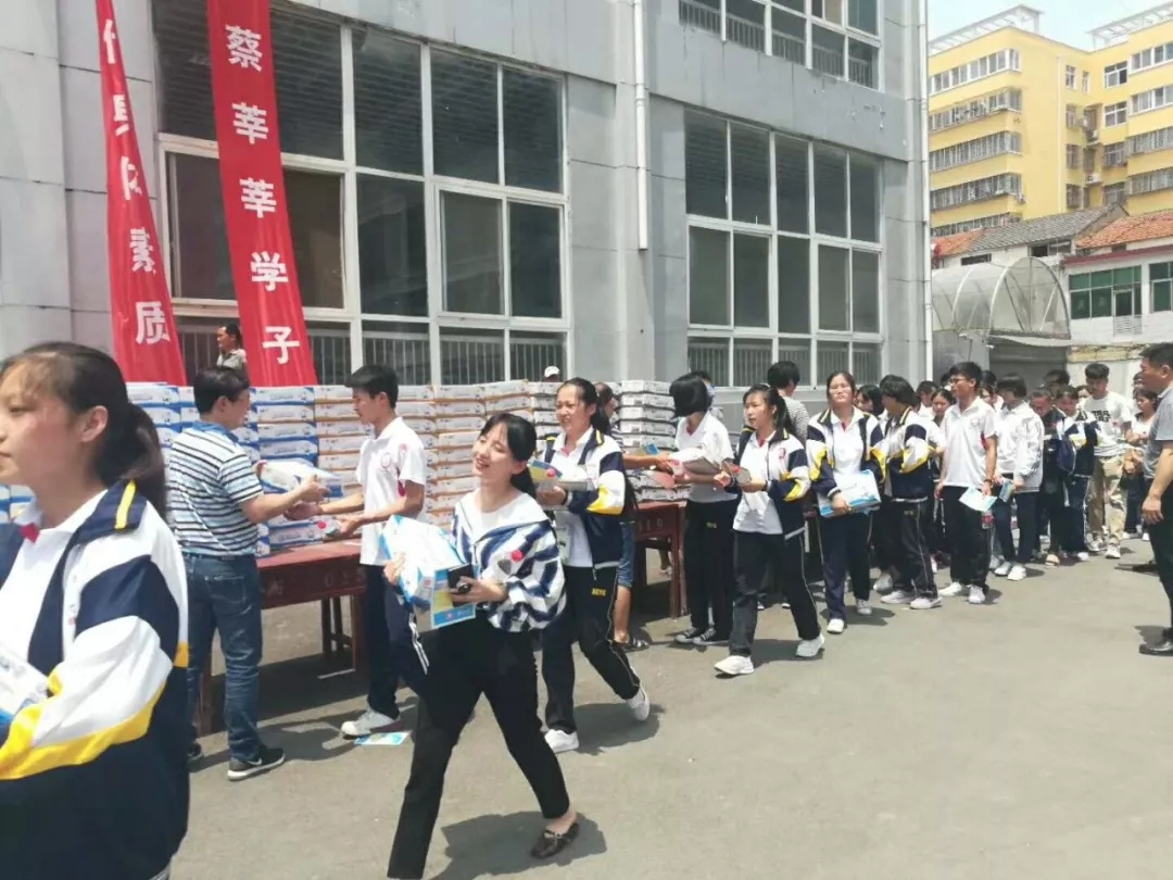 花花牛|捐助教育100萬(wàn)元！做公益，我們是認(rèn)真的！