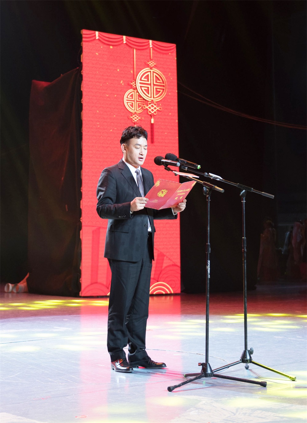 “不忘初心、聚力前行” 花花牛集團(tuán)2018迎新春聯(lián)歡會(huì)隆重舉行