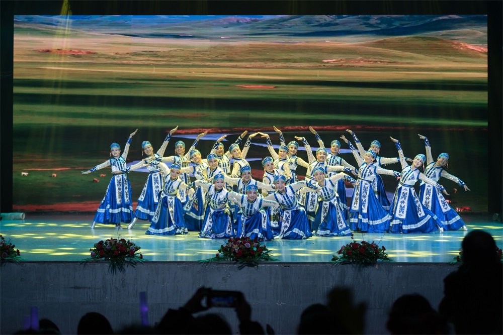 “不忘初心、聚力前行” 花花牛集團(tuán)2018迎新春聯(lián)歡會(huì)隆重舉行