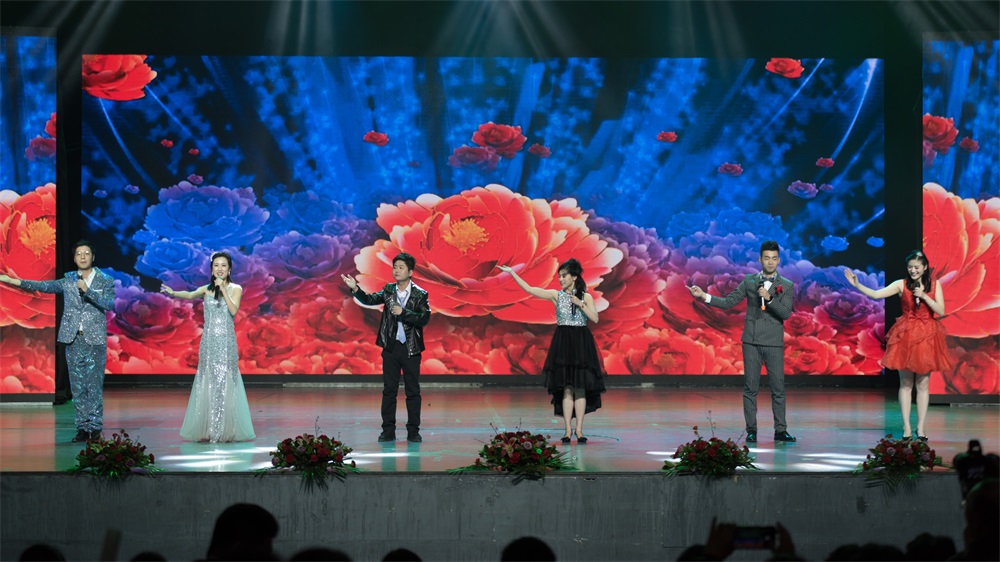 “不忘初心、聚力前行” 花花牛集團(tuán)2018迎新春聯(lián)歡會(huì)隆重舉行