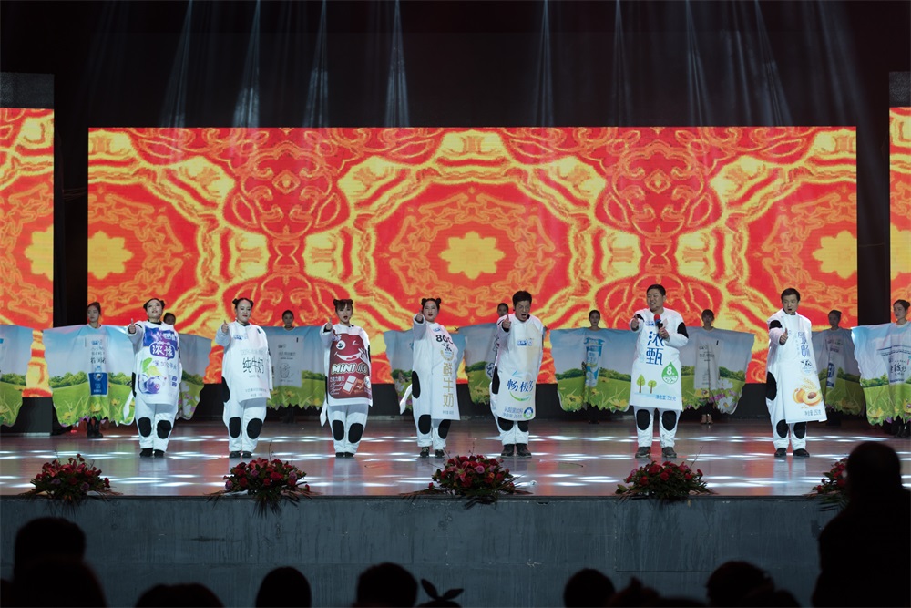 “不忘初心、聚力前行” 花花牛集團(tuán)2018迎新春聯(lián)歡會(huì)隆重舉行