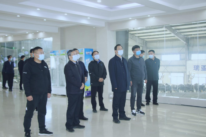 河南省人大常委會(huì)黨組書記、副主任孔昌生蒞臨花花牛魯山瑞亞牧場參觀調(diào)研