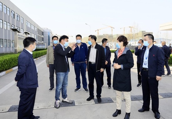 鄭州市人大副主任孫黎、市政府副市長李喜安一行 蒞臨花花牛開展“三送一強(qiáng)”活動(dòng)